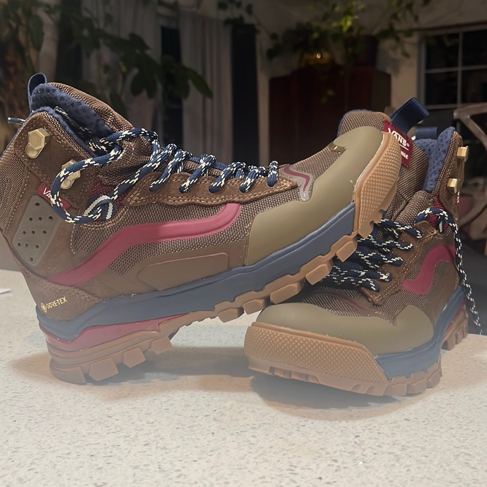 VANS ULTRA-RANGE EXO HIKING / TRAIL / SNOW GORE-TEX MTE-3 ALL-WEATHER BOOTS